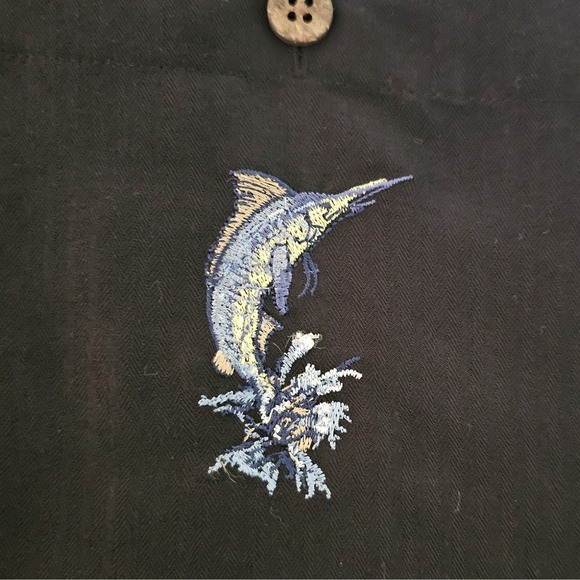 HOOK & TACKLE Men 2XL Black MARLIN Embroidered pocket and back Camp Shirt EUC - Picture 4 of 11